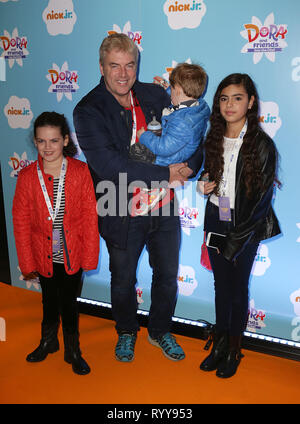 Nov 02, 2014 - London, England, UK-Dora und Freunde: In die Stadt! UK Premiere, Empire, Leicester Square Foto zeigt: Donal Macintyre Stockfoto