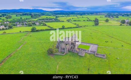 Der Blick von der Spitze des Hore der Abtei in einem Hügel. Hore Abbey ist ein ruiniert Zisterzienserkloster in der Nähe der Rock Of Cashel County Tipperary Republik von Irland Stockfoto