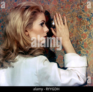 CATHERINE DENEUVE, Belle de jour, 1967 Stockfoto