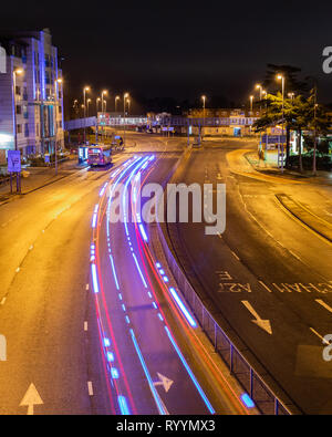 Ampel Wanderwege in der Nacht in Portsmouth Stockfoto
