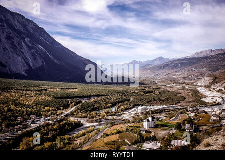 Panoramablick auf die Landschaft auf das Rhonetal im Wallis, Schweiz Stockfoto