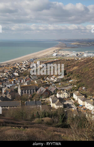 Blick über Fortuneswell zu Chesil Beach und die Flotte Dorset England UK Stockfoto