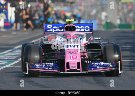 Albert Park, Melbourne, Australien. 16 Mär, 2019. Lance Spazieren (können) #18 aus dem Racing Point F1 Team verlässt die Grube die Qualifikation Tagung 2019 australischen Formel 1 Grand Prix im Albert Park, Melbourne, Australien zu starten. Sydney Low/Cal Sport Media/Alamy leben Nachrichten Stockfoto