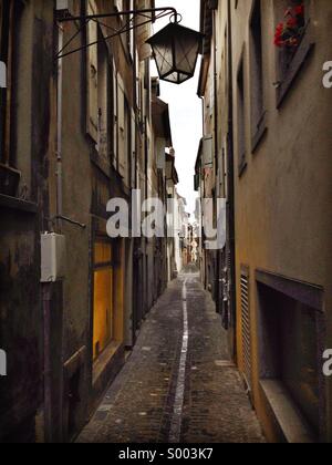 Rue de Traverse - Gasse in der Stadt Morges, Schweiz Stockfoto