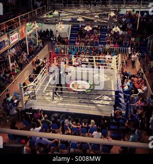 Thai Boxkampf in Bangla Boxing Stadion Patong Stockfoto