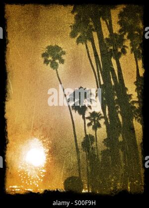 Feuerwerk am 4. Juli am East Beach, Santa Barbara, Kalifornien USA Stockfoto