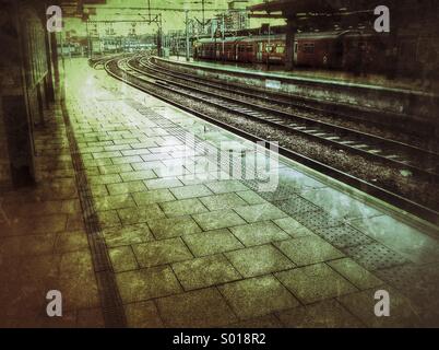 Bahnsteig Bahnhof Leeds UK Stockfoto