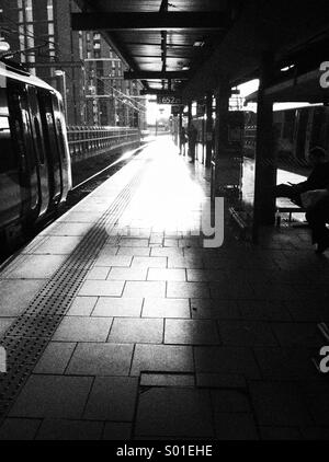 Bahnsteig Bahnhof Leeds UK Stockfoto