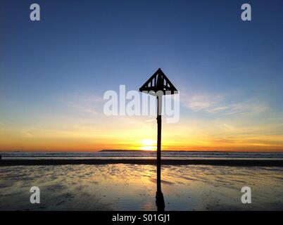 Sonnenuntergang am Strand von West Wittering, West Sussex, England. Stockfoto