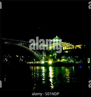 Porto in der Nacht, Portugal Stockfoto