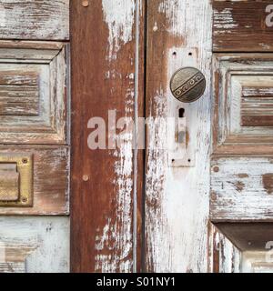 Alte, verwitterte Tür Stockfoto