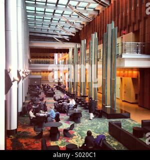 Eingangshalle in der Stephen M. Ross School of Business, University of Michigan, Ann Arbor, Michigan, USA. Stockfoto