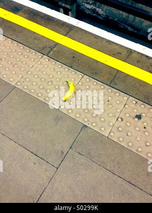 Banane auf Rohr Plattform London Stockfoto