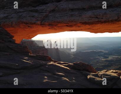 Mesa Arch bei Sonnenaufgang, Canyonlands NP Stockfoto