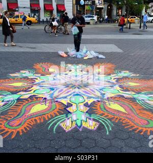 Künstler machen Sandmalerei am Union Square in Manhattan Stockfoto