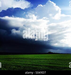 Stürmische Himmel im Vereinigten Königreich Stockfoto