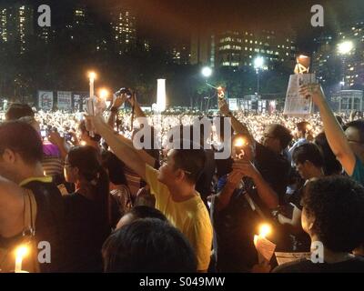 4.Juni Candlelight Vigil in Hong Kong, des 25. Jahrestages der Tiananmen-Platz 1989 Massaker in Peking. Stockfoto