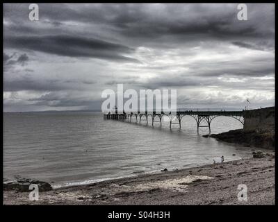 Clevedon Pier im Regen Stockfoto