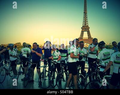 Athleten vor Hauptattraktion von Paris, Frankreich Stockfoto