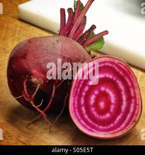 Chioggia Rüben halbiert Stockfoto