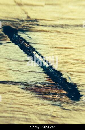 Nahaufnahme von einem rostigen Grundnahrungsmittel in Holz Stockfoto