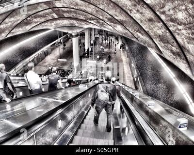 Canary Wharf u-Bahnstation Rolltreppen Stockfoto