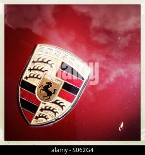 Porsche Badge auf der Motorhaube des klassischen 911 Sport carrera Auto Stockfoto