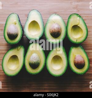 Avocado-Hälften Stockfoto