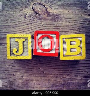 Es ist ein Foto der Holzschnitte Spielzeug wird Alphabet Buchstaben auf ihnen, die kombiniert zusammen, um das Wort JOB sind Stockfoto