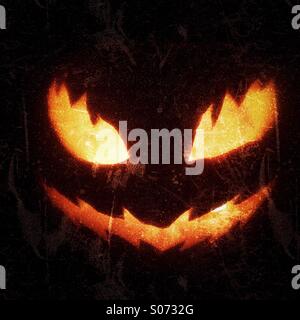 Scary Kürbis Jack o Lantern Kopf für Halloween Stockfoto