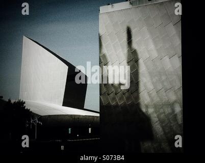 Schatten auf der Lowry und das Imperial War Museum, Salford Stockfoto