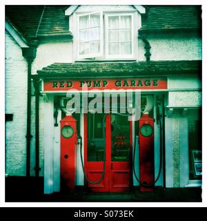 Altmodische Tankstelle in Great Missenden England UK Stockfoto