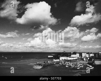 Tenby Hafen im Sommer Stockfoto