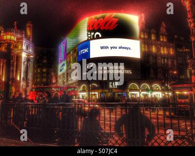 Piccadilly Circus-London bei Nacht Stockfoto