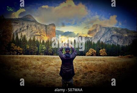 Menschen nehmen Foto im Yosemite Nationalpark, Kalifornien Stockfoto