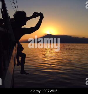 Sonnenuntergang am Boot Stockfoto