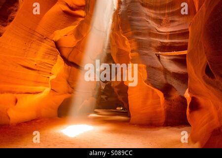 Lichtstrahlen im upper Antelope Canyon in Arizona-Seite Stockfoto