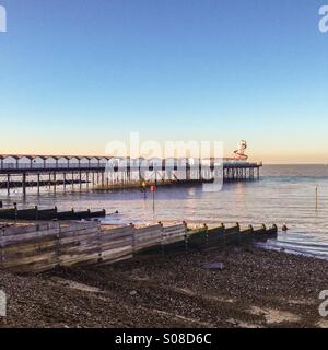 Herne Bay Pier an einem hellen kalten Nachmittag. Stockfoto