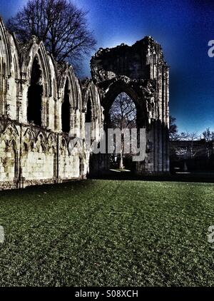 Ruinen der St. Marys Abbey Museum Gärten York North Yorkshire England UK Stockfoto