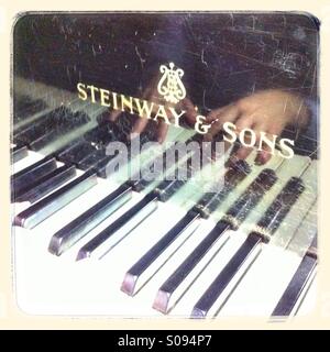 & Söhne Steinway-Klavier Stockfoto