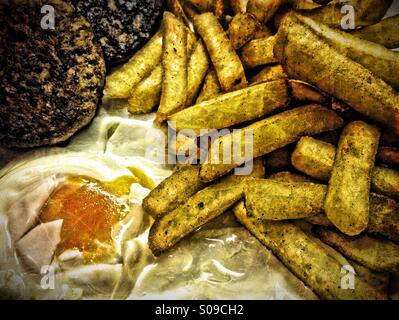 Ei, Chips und Burger Stockfoto
