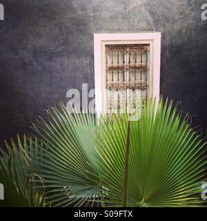 Fenster (Hotel) Riad in Marrakesch, Marokko Stockfoto