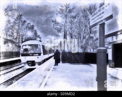 Sudbury Rumpf Egge Bahnhof Bahnsteig, London, UK Stockfoto