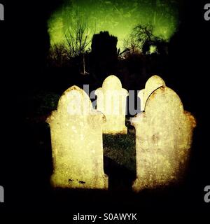 Alte Grabsteine. Folkingham, Lincolnshire, England. Stockfoto