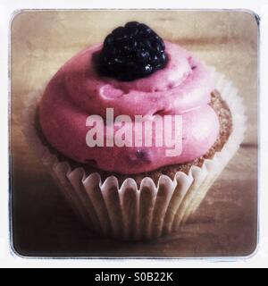 BlackBerry Fee Kuchen oder Muffin Stockfoto