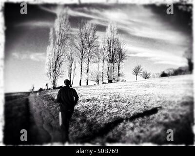 Joggen im Churchfields Park, Harrow-on-the-Hill, North West London, England, Vereinigtes Königreich, Europa Stockfoto