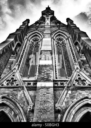 Kirche und Kloster St. Francis Gorton Kloster Gorton Manchester unter ein stimmungsvoller Himmel. Stockfoto
