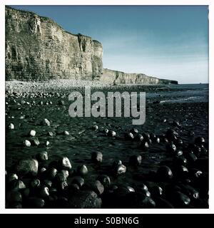 Klippen und Strand in Llantwit Major, Vale von Glamorgan, Wales Stockfoto