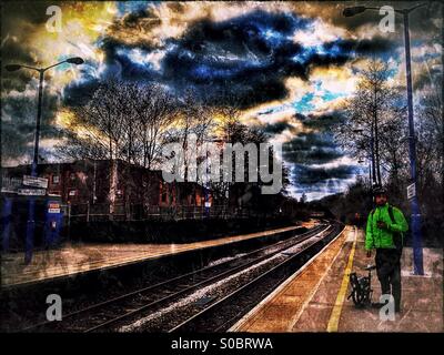 Bahnhof Bahnsteig, Sudbury Hill Harrow Station, London Borough of Harrow, North West London, England, Vereinigtes Königreich, Europa Stockfoto