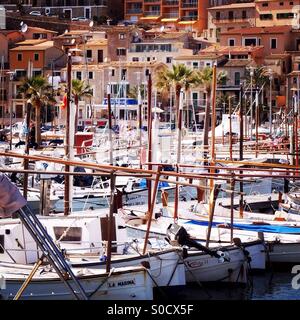 Boote auf den Yachthafen von Port De Soller, Mallorca, Spanien Stockfoto